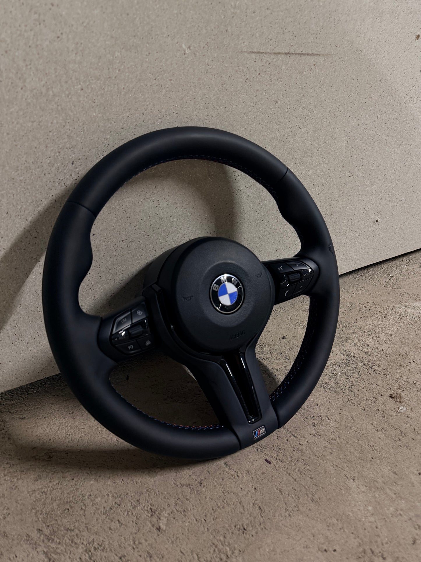 BMW F-sarjan M-tyylinen nahkaratti (Full Black)