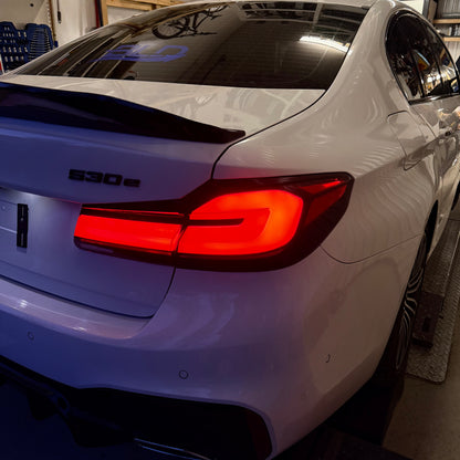BMW G30/F90 LCI-look LED-takavalot (tummennetut)