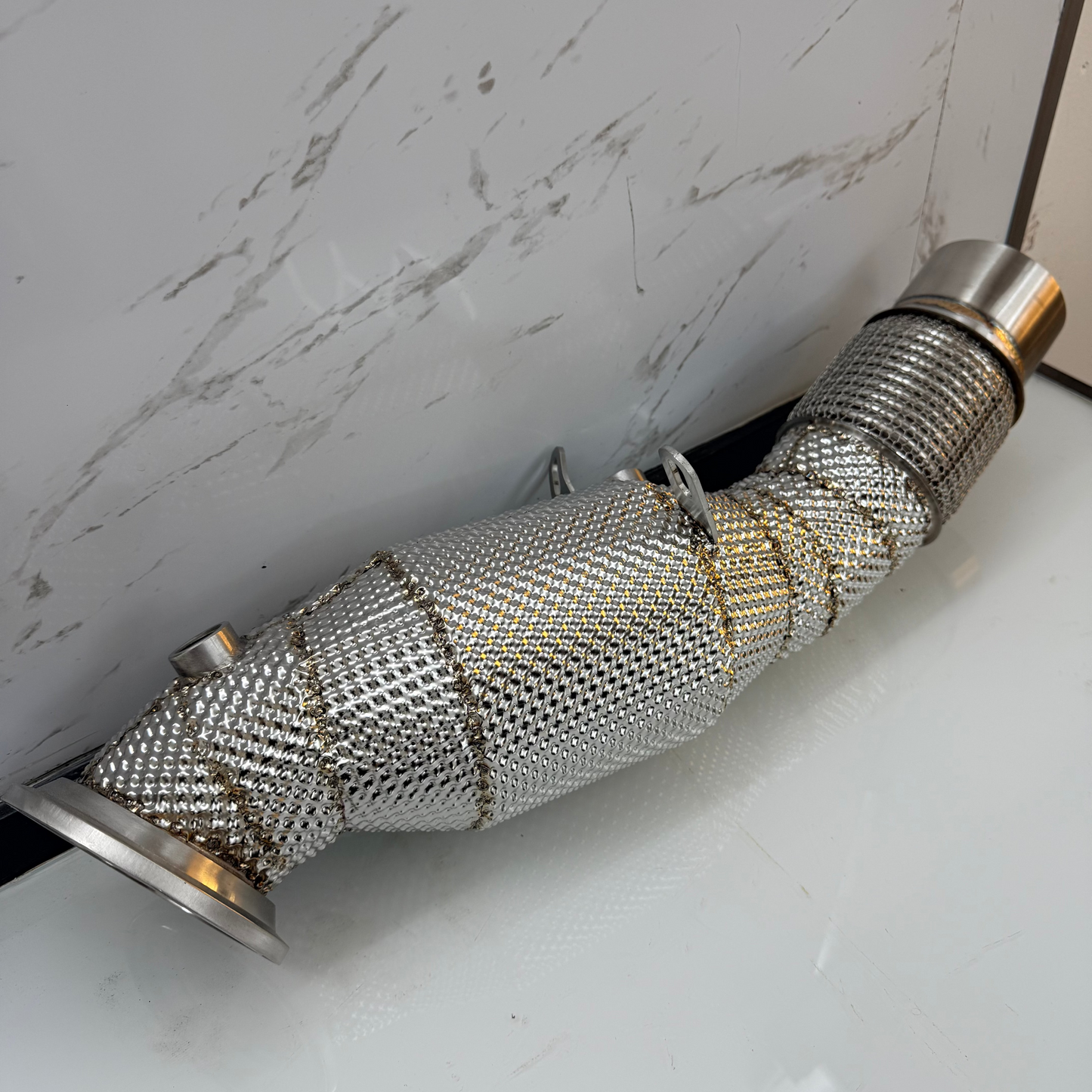 BMW F-sarjan B48 moottorin downpipe (monta mallivaihtoehtoa)