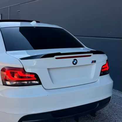 BMW E82/E88 takaspoileri kiiltävän musta